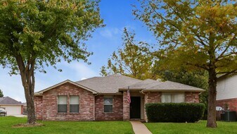 648 Blue Chalk Dr in Cedar Hill, TX - Building Photo