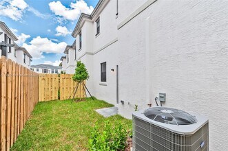 523 SW 19th Ter in Fort Lauderdale, FL - Building Photo - Building Photo