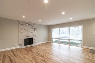 1240 Warrington Rd in Deerfield, IL - Building Photo - Building Photo