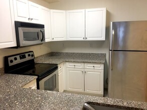 1 Cityview Ln, Unit 302 in Quincy, MA - Foto de edificio - Building Photo
