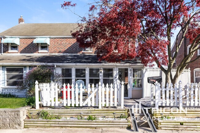 property at 621 Braxton Rd