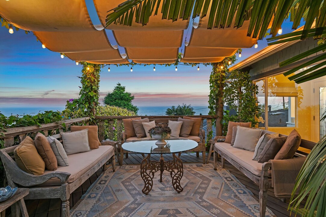 160 Valencia Rd in Summerland, CA - Foto de edificio