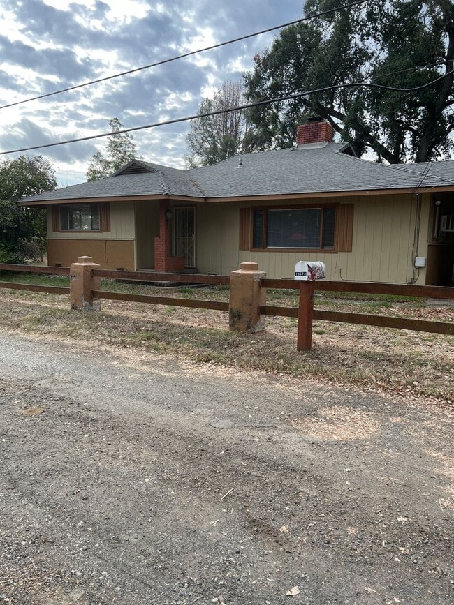 property at 19672 Valley Ln