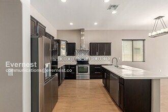 8791 W Lane Ave in Glendale, AZ - Building Photo - Building Photo