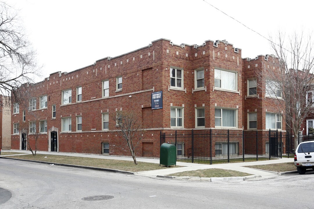 6101 S Whipple St in Chicago, IL - Foto de edificio