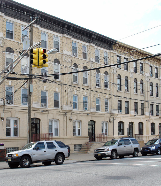 1310 Palisade Ave in Union City, NJ - Building Photo