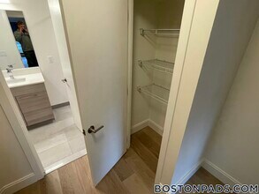 1079 Commonwealth Ave, Unit 453 in Boston, MA - Foto de edificio - Building Photo