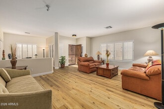 6618 W Honeysuckle Dr in Phoenix, AZ - Building Photo - Building Photo