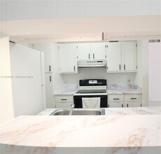 4401 W McNab Rd in Pompano Beach, FL - Building Photo - Building Photo