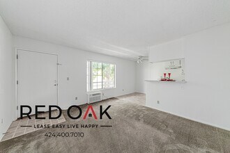 17821 Halsted St in Los Angeles, CA - Foto de edificio - Building Photo