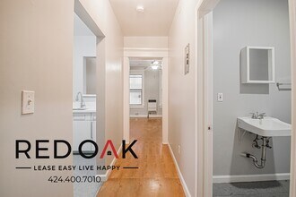 692 Valencia St in Los Angeles, CA - Foto de edificio - Building Photo