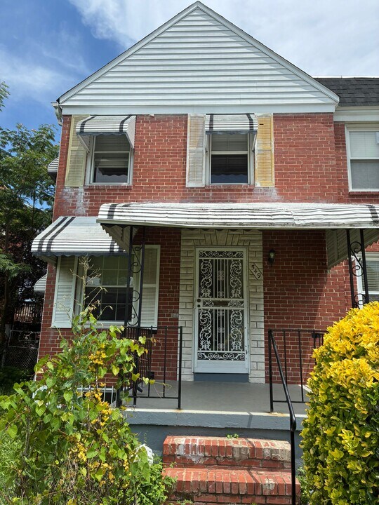 549 Lucia Ave in Baltimore, MD - Building Photo