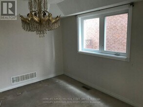 54 Hollybush St in Brampton, ON - Building Photo - Building Photo