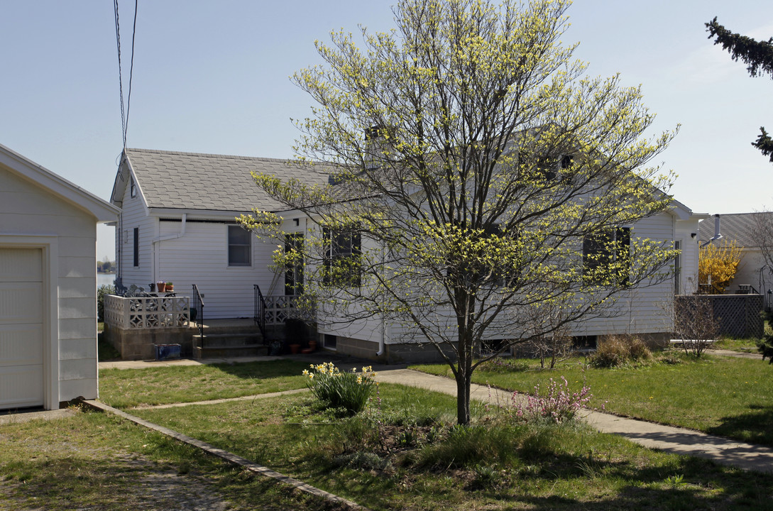 4295 Noyac Rd in Sag Harbor, NY - Building Photo