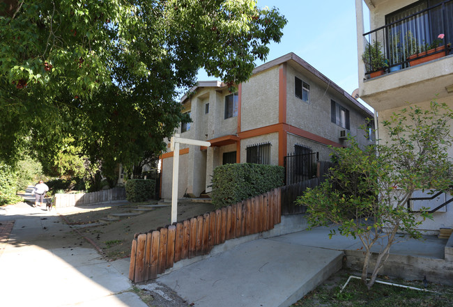 1396 Eagle Vista Dr in Los Angeles, CA - Foto de edificio - Building Photo