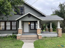1506 N De Leon St in Victoria, TX - Building Photo