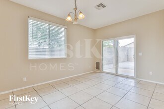 11734 W Chase Ln in Avondale, AZ - Foto de edificio - Building Photo