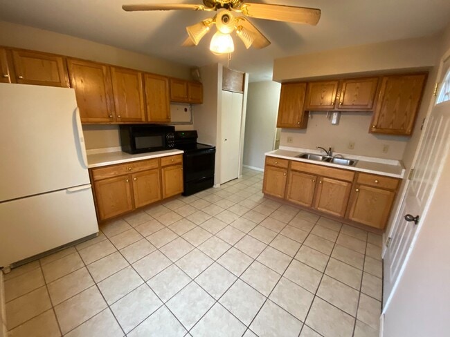 906-908-908 Peterson St in Fort Atkinson, WI - Building Photo - Building Photo