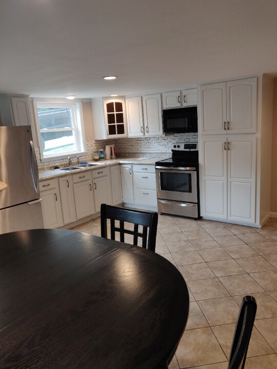 38 Swallow St-Unit -Apt C in Pittston, PA - Building Photo