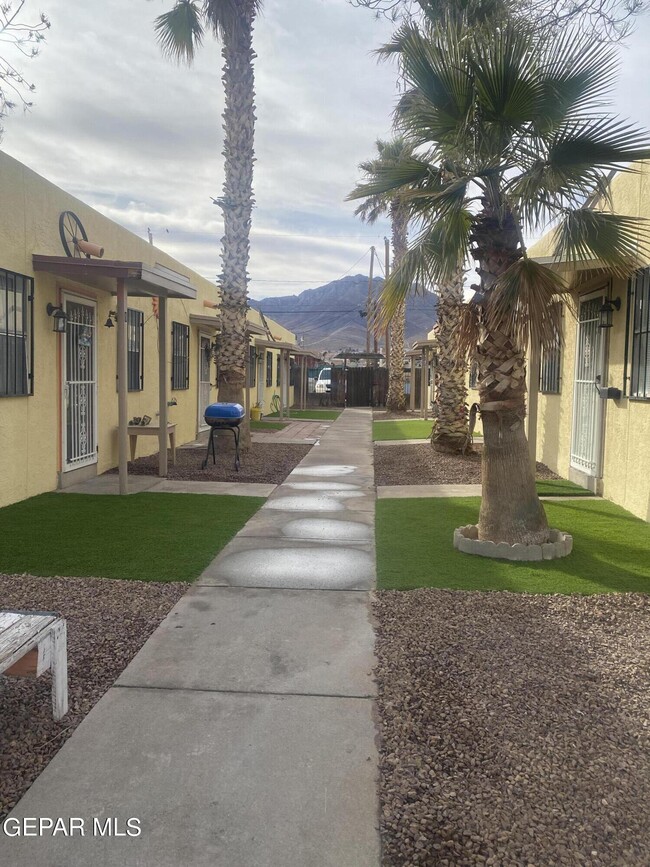 8953 Herbert St in El Paso, TX - Building Photo - Building Photo