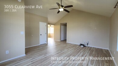 3055 Clearview Ave in Medford, OR - Building Photo - Building Photo