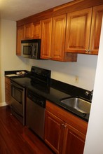 35 Andrew St-Unit -13 in Manchester, NH - Foto de edificio - Building Photo