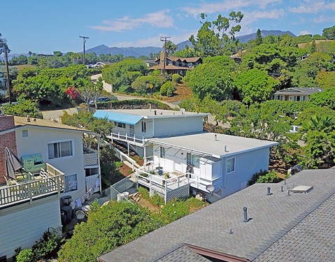 2305 Golden Gate Ave in Summerland, CA - Foto de edificio - Building Photo