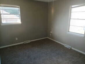 5036 N Topping Ave-Unit -Unit 5038 in Kansas City, MO - Foto de edificio - Building Photo