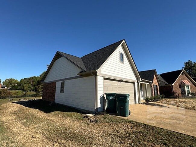 316 Sparky Cove in Southaven, MS - Foto de edificio - Building Photo