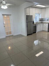 1400 NE 175th St in North Miami Beach, FL - Building Photo - Building Photo