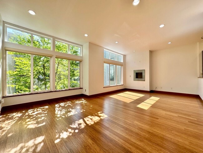 556 McGraw St in Seattle, WA - Foto de edificio - Building Photo