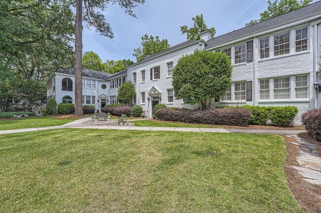 property at 21 Peachtree Memorial Dr NW
