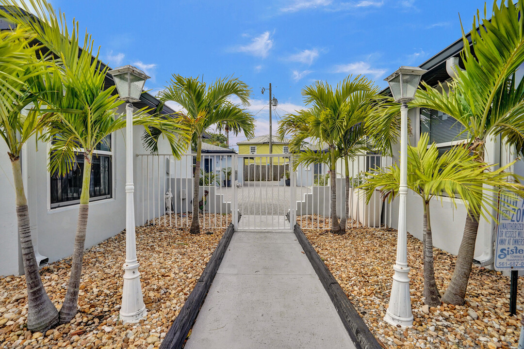 220 Walton Blvd in West Palm Beach, FL - Building Photo