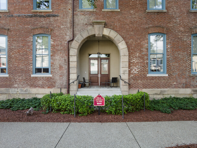 Bayard School Lofts in Pittsburgh, PA - Foto de edificio - Building Photo