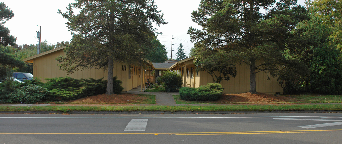 710-734 Pine St NE in Salem, OR - Foto de edificio