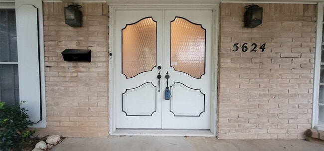 5624 Woodway Dr in Fort Worth, TX - Foto de edificio - Building Photo