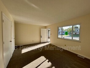 259 Lansdowne Rd in Indianapolis, IN - Foto de edificio - Building Photo