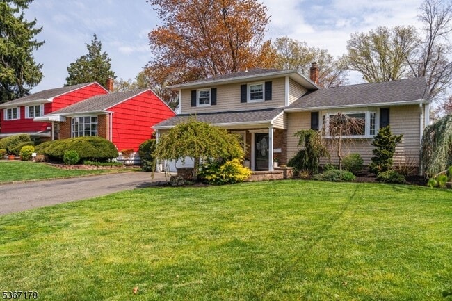 property at 74 Emerald Pl