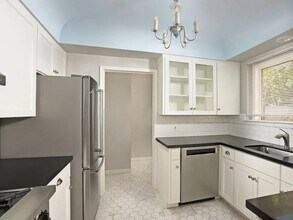 10435 Ashton Ave, Unit 10439 in Los Angeles, CA - Building Photo - Building Photo