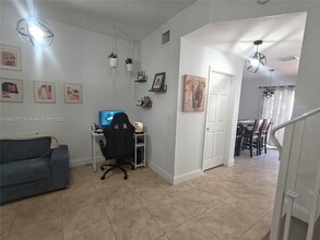 17847 NW 74th Path in Hialeah, FL - Building Photo - Building Photo