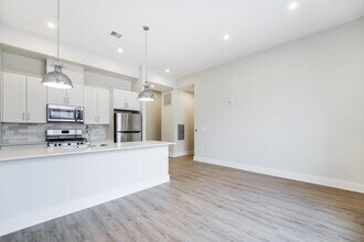 667-665 Grand St in Jersey City, NJ - Building Photo - Building Photo