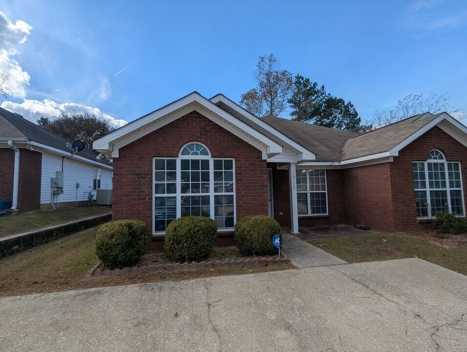 6122 Covington Villas Dr in Tuscaloosa, AL - Building Photo