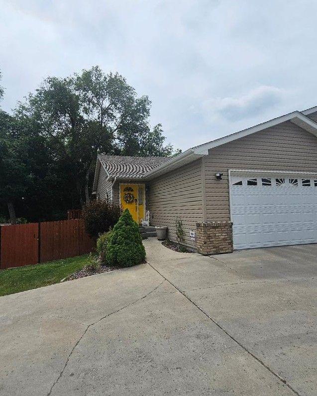 property at 828 N 16th St