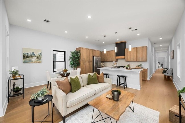 122 E 31st 1/2 St in Houston, TX - Building Photo - Building Photo