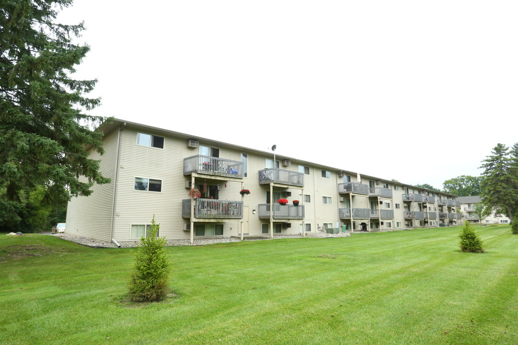 Westbay Club Apartments in Lansing, MI