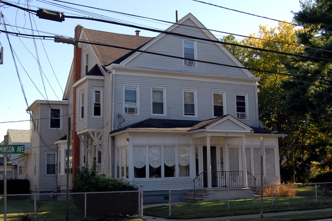 402 Cinnaminson Ave in Palmyra, NJ - Foto de edificio - Building Photo