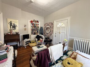 8A Forest St. Unit 1L, Unit 1L in Cambridge, MA - Foto de edificio - Building Photo