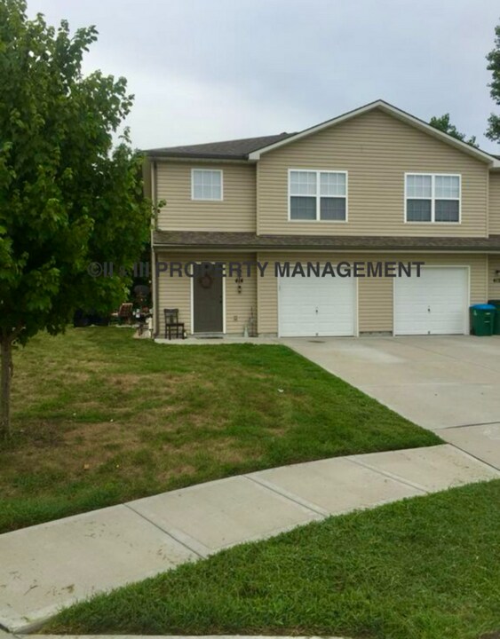 405 S Darrowby Dr in Raymore, MO - Building Photo