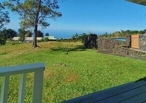 75-1236 Keopu Mauka Dr, Unit Master Bedroom in Holualoa, HI - Building Photo