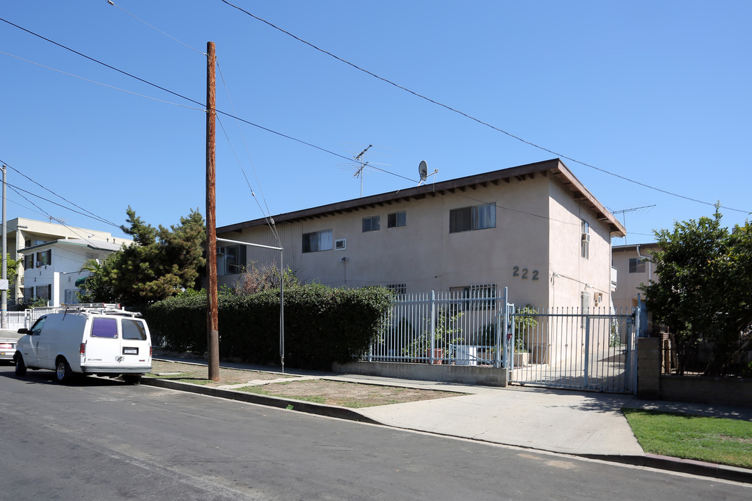 222 N Lake St in Los Angeles, CA - Foto de edificio